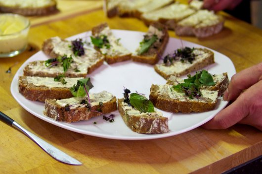 Brot mit Olivenölbutter Brot mit Olivenölbutter
