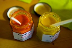 Rote und gelbe Chili-Sauce Rote und gelbe Chili-Sauce