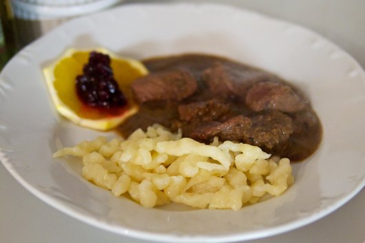 Hirschgulasch Hirschgulasch mit Spätzle