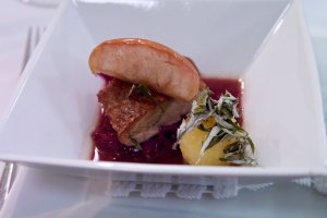 Gans "klassisch" mit Rotkraut & Erdäpfelknödel Gans "klassisch" mit Rotkraut und Erdäpfelknödel