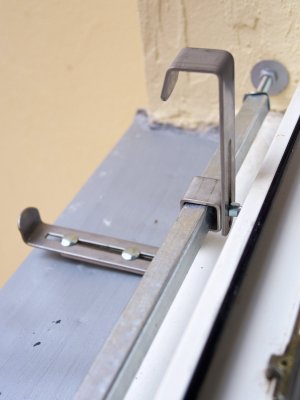 Montierte Blumenkastenhalterung Vario-Fix Universal