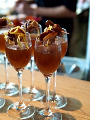 Cocktails mit Snack im Restaurant Die Liebe Cocktails mit Snack im Restaurant Die Liebe