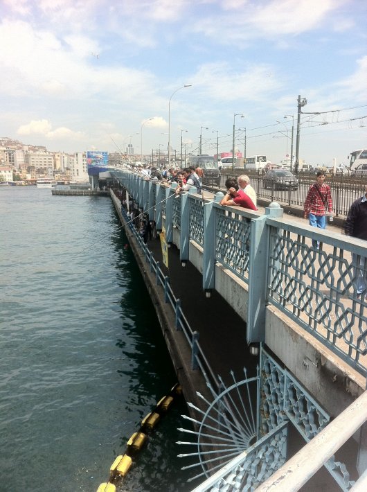Angler auf der Istanbuler Galata-Brücke