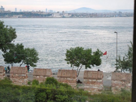 Blick über den Bosporus vom Dach des Armada Terrace
