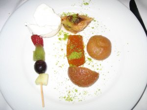 Dessertteller (Armada Terrace) Dessertvariation mit Baklava, kandiertem Kürbis und Eis