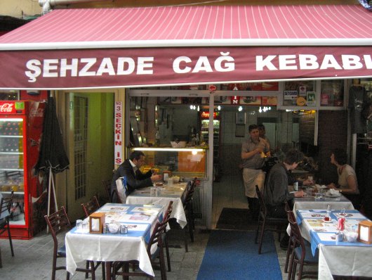 Fassade von Şehzade Erzurum Cağ Kebabi
