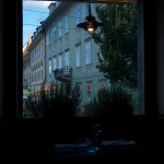 Blick auf den Karmeliterplatz aus dem Fenster der Brasserie Santner in Graz