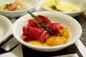 Muskateller-Trauben mit Balsamico%0Aund Wildschweinschinken Muskateller-Trauben mit Balsamico und Wildschweinschinken