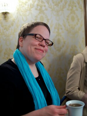 Katharina Seiser mit Kaffeehäferl Katharina Seiser mit Kaffeehäferl