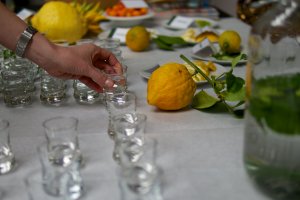 Limettenwasser Mit Kaffirlimittenblättern aromatisiertes Wasser