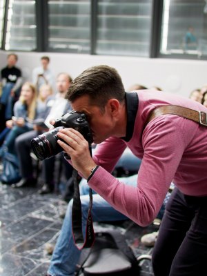 Roman Sindelar photographiert Im Zitrusworkshop Roman Sindelar photographiert Im Zitrusworkshop