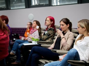Bloggerinnen und Blogger bei der Olivenölverkostung Bloggerinnen und Blogger bei der Olivenölverkostung