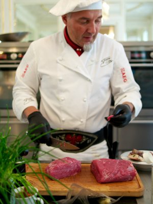 Franz Stolz pariert eine ganze Beiried Franz Stolz pariert eine ganze Beiried