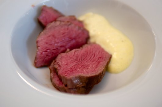 Sous-vide-Steak mit Sauce Hollandaise