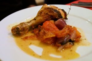 Geschmortes Hendl mit Gemüse Geschmortes Hendl mit Gemüse