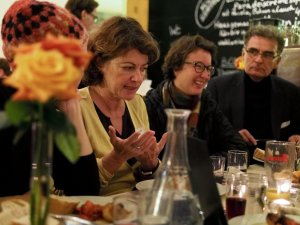 Hanni Rützler diskutiert mit Gästen Hanni Rützler diskutiert mit Gästen