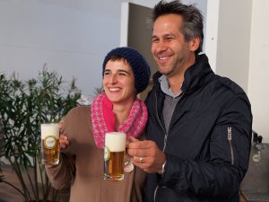 Karin und Markus Wagner Karin und Markus Wagner mit Wolfsbräu Kristall
