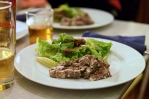 Lammterrine mit Salat Lammterrine mit Salat