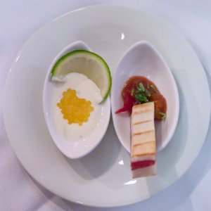 Gruß aus der Küche: Saiblingskaviar & Limette / Salami-Toast & Chutney Saiblingskaviar & Limette / Salami-Toast & Chutney