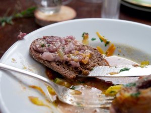 Schwarzbrot mit Knochenmark Schwarzbrot mit Knochenmark