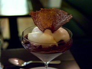 Schokoladencrème, Karamellmousse, Vanilleeis Schokoladencrème, Karamellmousse, Vanilleeis