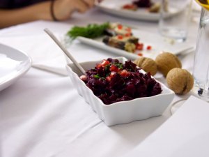 Ch'arkhlis pkhali ჭარხლის ფხალი (Ch'arkhlis pkhali) - Rote Rüben, Walnüsse, Koriander, Estragon