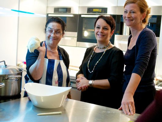 Manana Ninidze, Tamara Agiashvili und Tatjana Alexander in der Küche