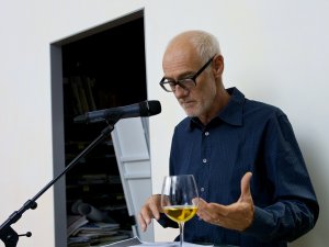 Wolfgang Reiter liest Wolfgang Reiter liest aus einem Reisebericht über Georgien