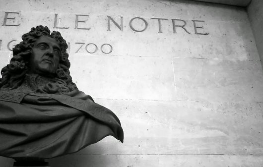 Eine Büste von André Le Nôtre in den Tuilerien