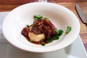 Sauté von Lammnieren & -herz mit Sesampüree & Pimpernelle Sauté von Lammnieren & -herz mit Sesampüree & Pimpernelle