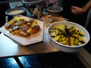 Knuspriger Reis und Safranreis mit Berberitzen und Pistazien Knuspriger Reis und Safranreis mit Berberitzen und Pistazien