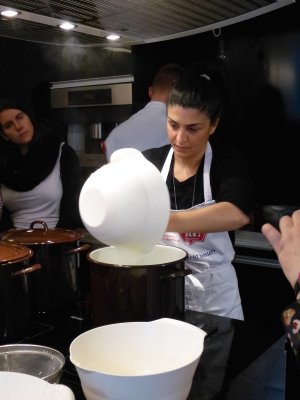 Parvin Razavi kocht Reis Parvin Razavi kocht Reis