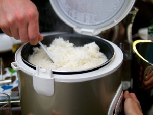 Reis im Reiskocher Reis im Reiskocher