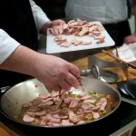 Stierhoden im Wok Stierhoden als Tofu-Ersatz im Wok