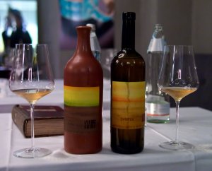 "Erde" und "Gräfin" Je eine Flasche "Erde" und "Gräfin" des Jahrgangs 2011 vom Weingut Muster in Leutschach