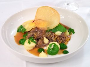Tafelspitz, Kalbsbeuscherl, Dotter-Ravioli, Gänseleber Tafelspitz, Kalbsbeuscherl, Dotter-Ravioli, Gänseleber