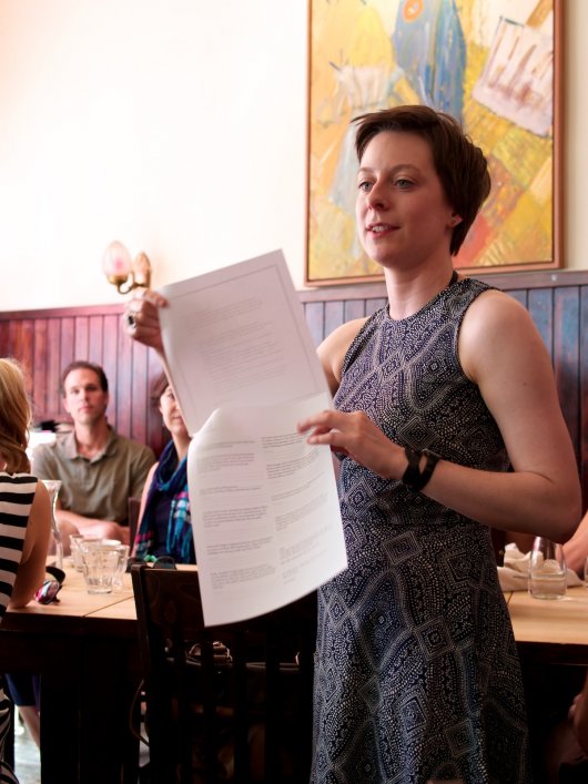 Sarah Krobath erklärt die Regeln der Vienna Foodie Quest