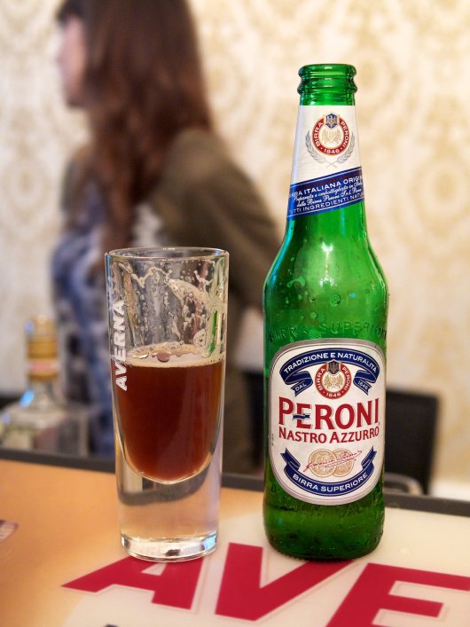 Averna und Peroni-Bier