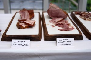 Selchripperl und Teilsames vom Bio-Schwein Selchripperl und Teilsames vom Bio-Schwein